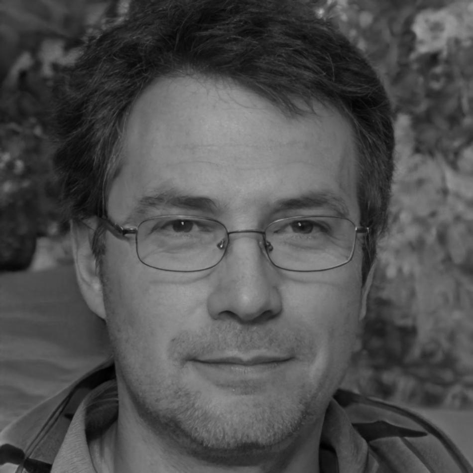 Portrait de Valentin Moreau, expert en analyse financière